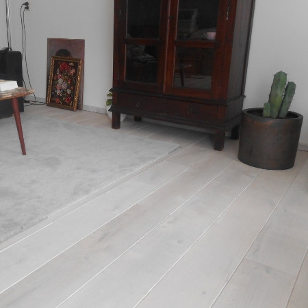 Гостиная с полом из слоновой кости (Ivory Beech Flooring)
